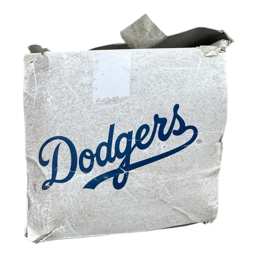 2014 Hello Kitty x Dodgers Bobble head DS - Picture 12 of 13